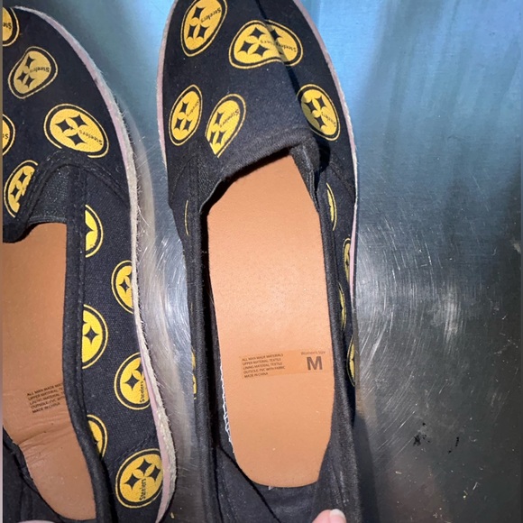 Steelers size medium slip on shoe - Picture 5 of 8